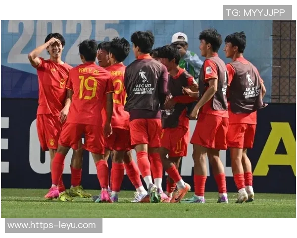 广西梧州足球比赛激情四溢球迷热情高涨助力本地球队争夺荣誉