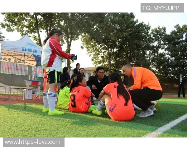 提升足球脚踝力量的训练方法与技巧分享助你在赛场上更具竞争力 提升足球脚踝力量的训练方法与技巧分享助你在赛场上更具竞争力